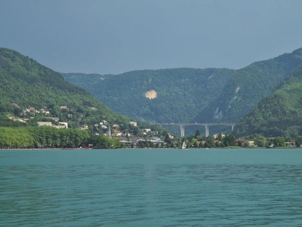 Departure From Geneva To Paris By Deluxe Bus - 1